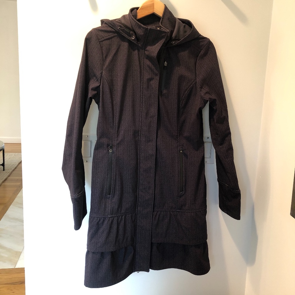 Athleta Rain Coat Chevron Print Medium
